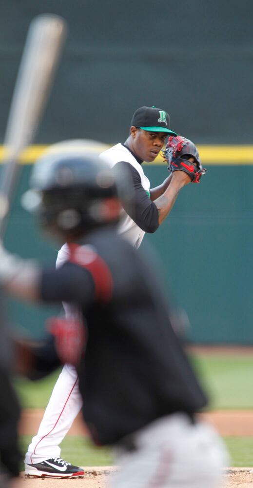 Reds Chapman Pitches for Dragons