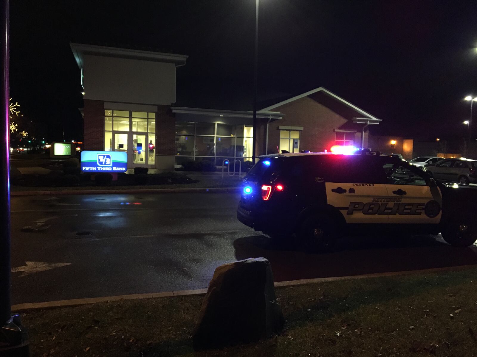 A Fifth Third Bank robbery Dec. 23, 2016, is connected to two bomb threats in Kettering. JAMES BUECHELE / STAFF