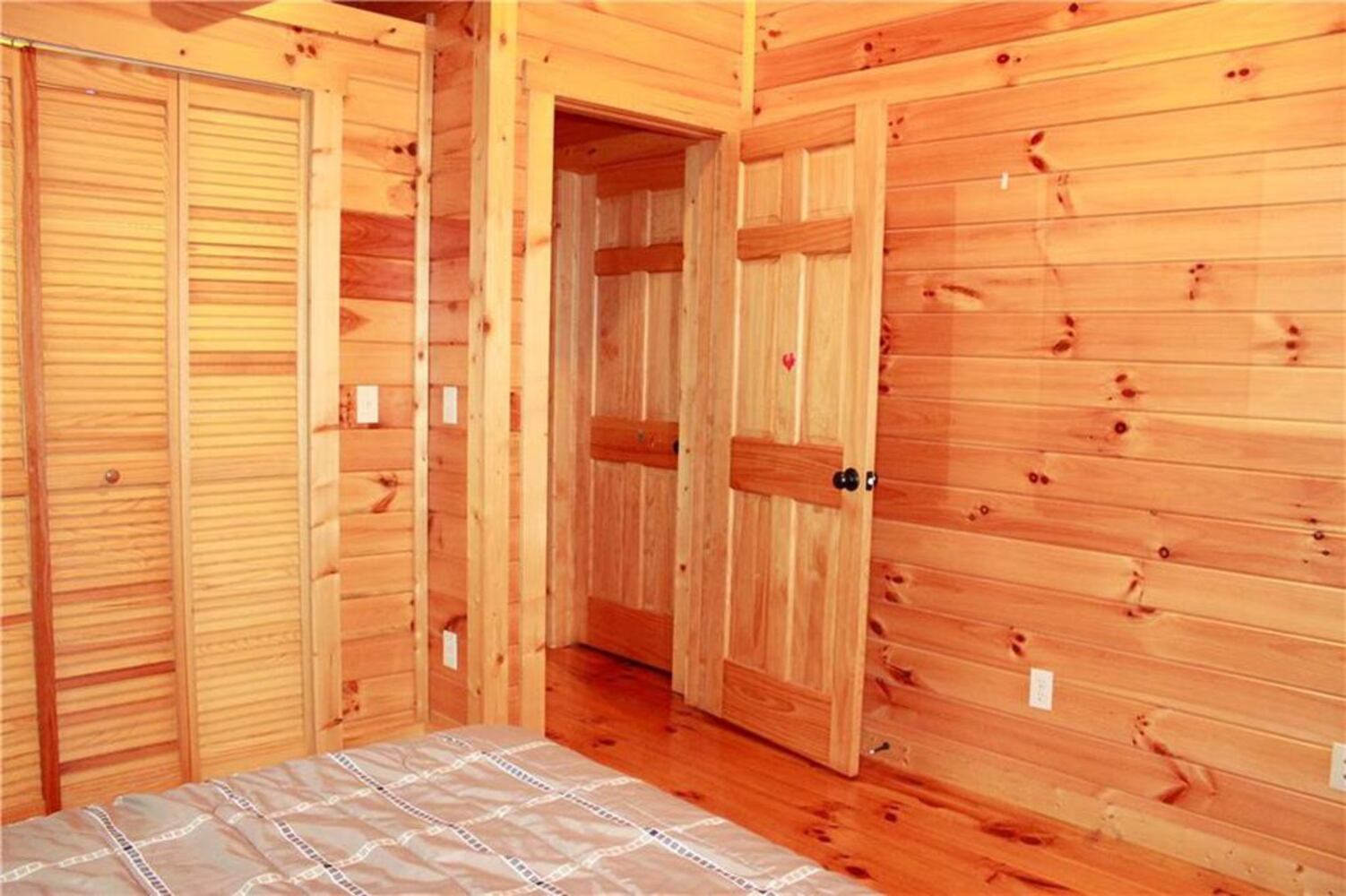 PHOTOS: Cabin home on 45.7 acres on market in Urbana