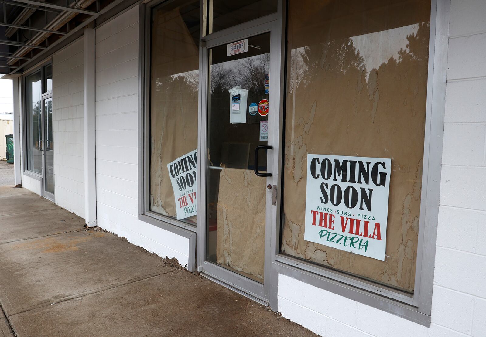 The Villa Pizzeria could be coming soon to the former Domino's Pizza location at the rear of the Northland Plaza Shopping Center at the intersection of Derr and Villa Roads. BILL LACKEY/STAFF