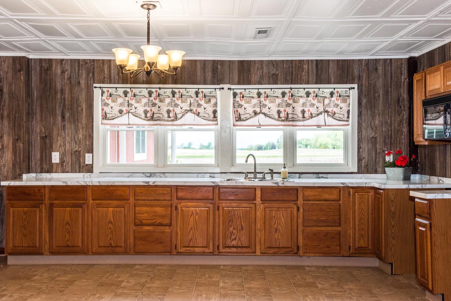 PHOTOS: Converted barn in the country is a farmhouse dream come true
