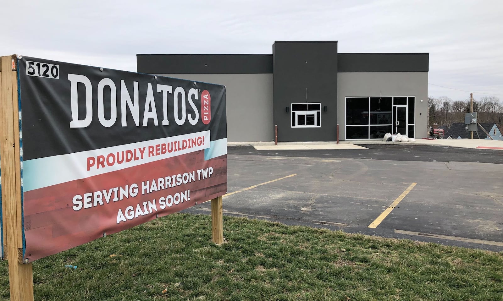 This new Donatos Pizza is gearing up to open in late March or early April 2020, replacing the Donatos that was destroyed by the Memorial Day tornadoes of 2019.
