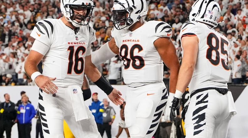 Cincinnati Bengals quarterback Joe Flacco (16) celebrate a touchdown with tight end Cincinnati Bengals tight end Noah Fant (86) during the second half of an NFL football game against the Pittsburgh Steelers in Cincinnati Thursday, Oct. 16, 2025. (AP Photo/Jeff Dean)