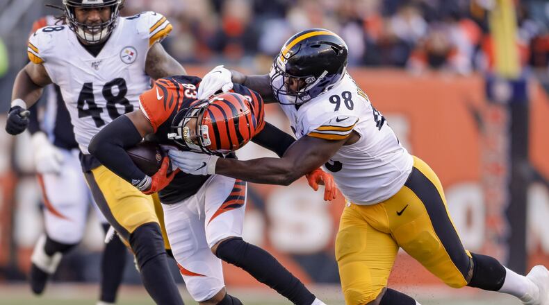 CINCINNATI, OH - NOVEMBER 24: Tyler Boyd #83 of the Cincinnati Bengals runs the ball and is grabble for a tackle by Vince Williams #98 of the Pittsburgh Steelers at Paul Brown Stadium on November 24, 2019 in Cincinnati, Ohio. (Photo by Michael Hickey/Getty Images)