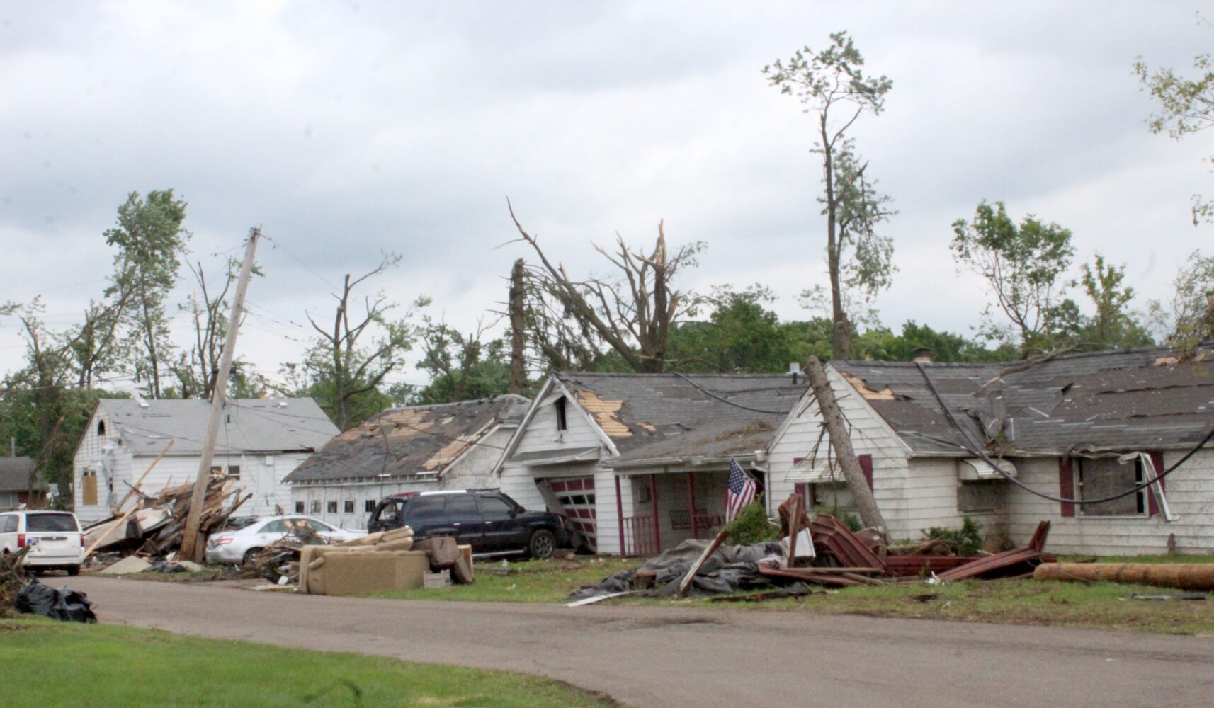 Photos restaurant worker called unsung hero for helping others during Memorial Day tornadoes