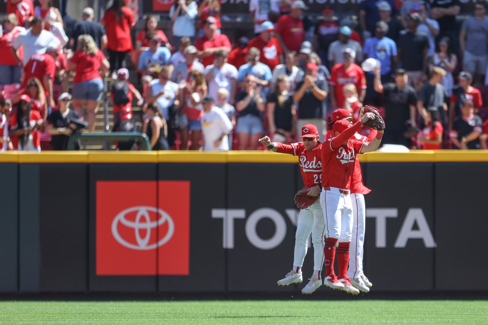 McCoy: Reds beat Cards 7-4 to avoid second straight series sweep