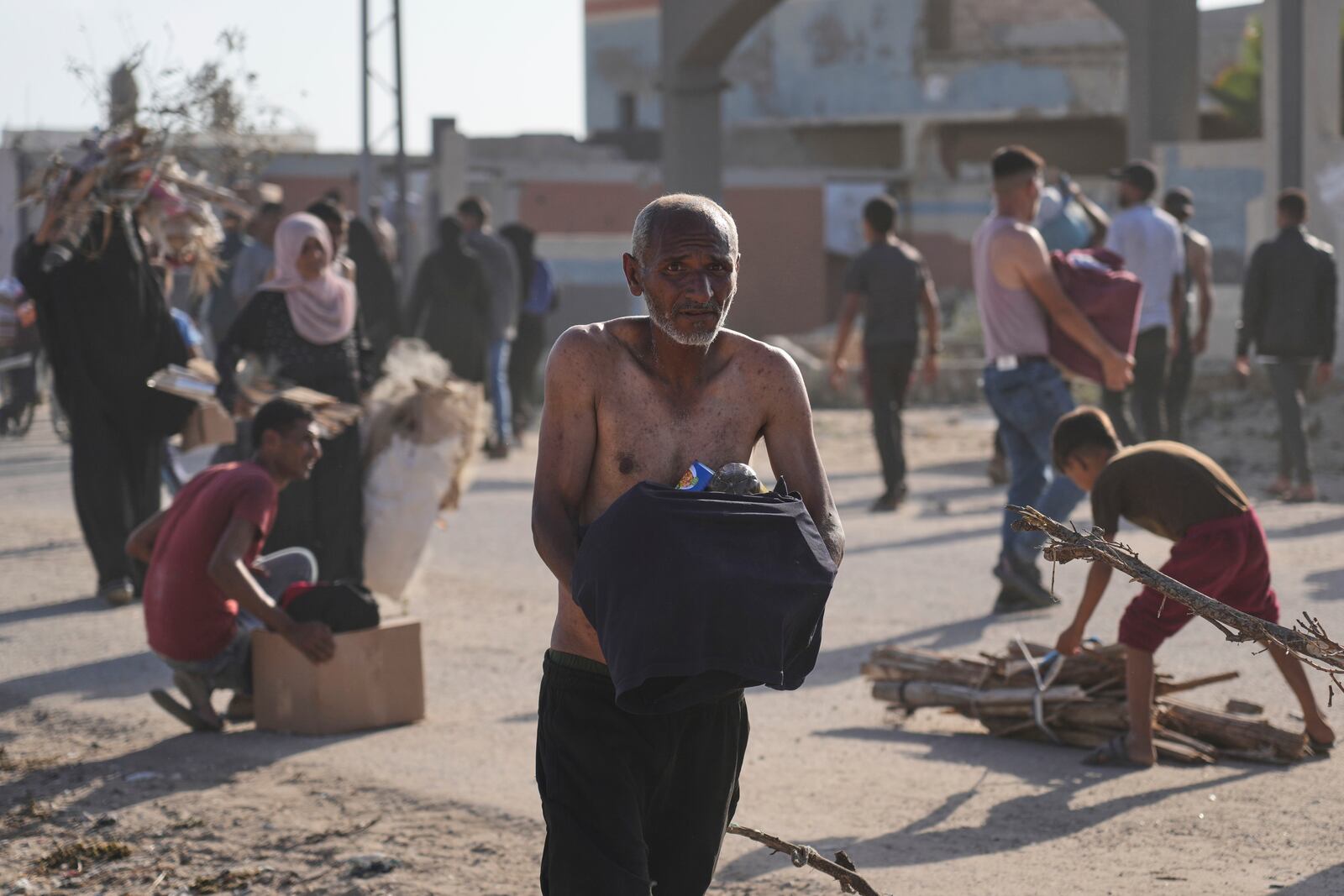 Palestinians carry boxes containing food and humanitarian aid packages delivered by the Gaza Humanitarian Foundation, a U.S.-backed organization approved by Israel, in Rafah, southern Gaza Strip, on Tuesday, May 27, 2025. (AP Photo/Abdel Kareem Hana)
