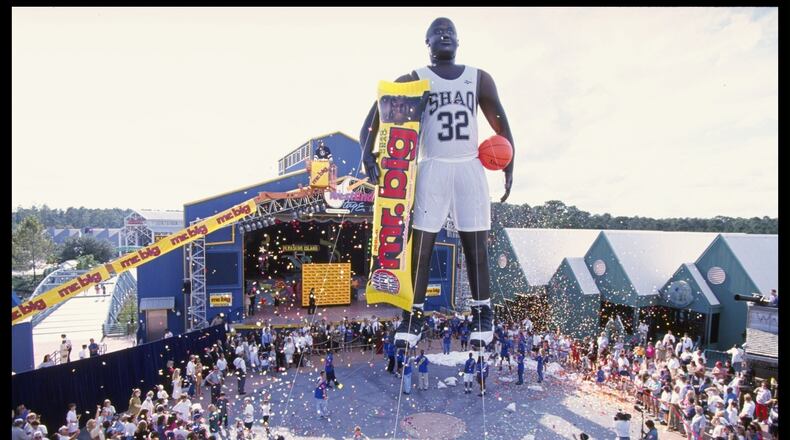 25 Oct 1995:  Center Shaquille O'Neal #32 of the Orlando Magic makes a guest appearance to endorse a new candy bar but he is full of hot air at Disneyworld in Orlando, Florida.  Mandatory Credit:  Andy Lyons/Allsport
