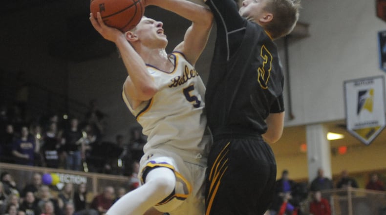 Butler’s Kort Justice (with ball) is met by Sidney’s Ryan Heins. Sidney defeated host Butler 36-34 in a boys high school basketball game on Tue., Feb. 13, 2018. MARC PENDLETON / STAFF