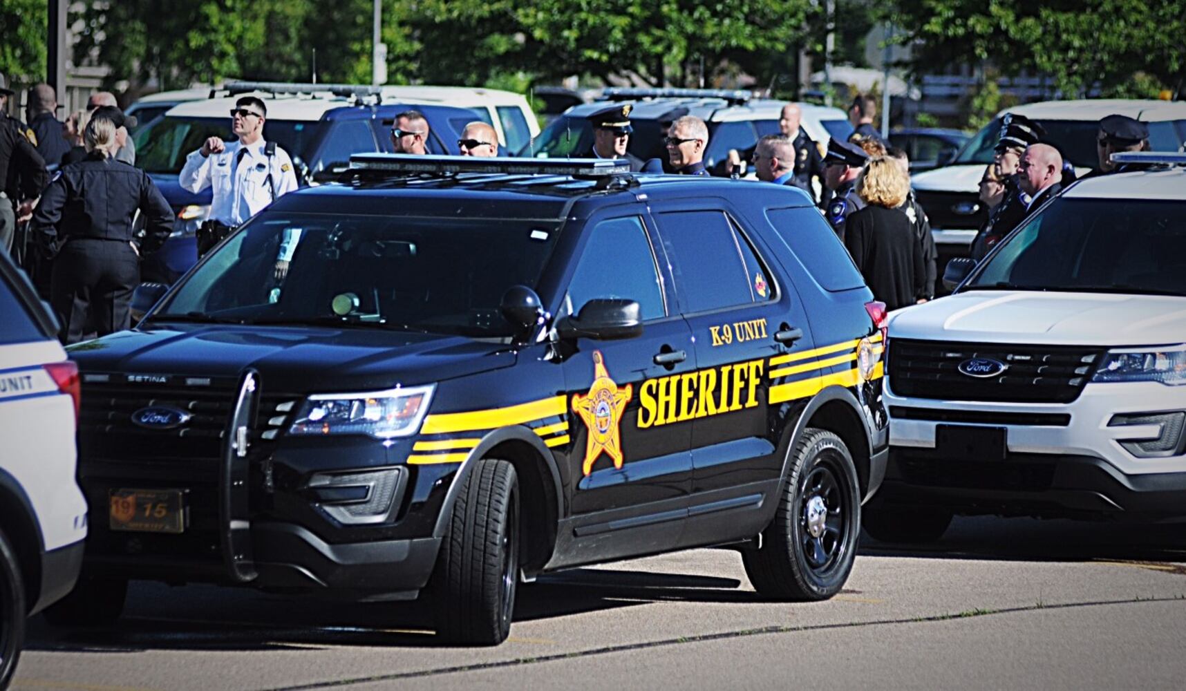 Law-enforcement showing respect for fallen officer