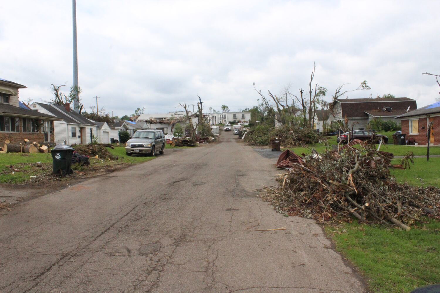 Photos restaurant worker called unsung hero for helping others during Memorial Day tornadoes