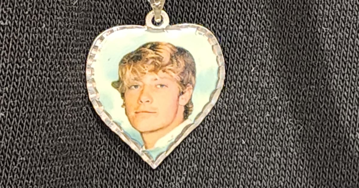 Mental health call leaves 21-year-old dead; family questions police methods Mental health call leaves 21-year-old dead; family questions police methods