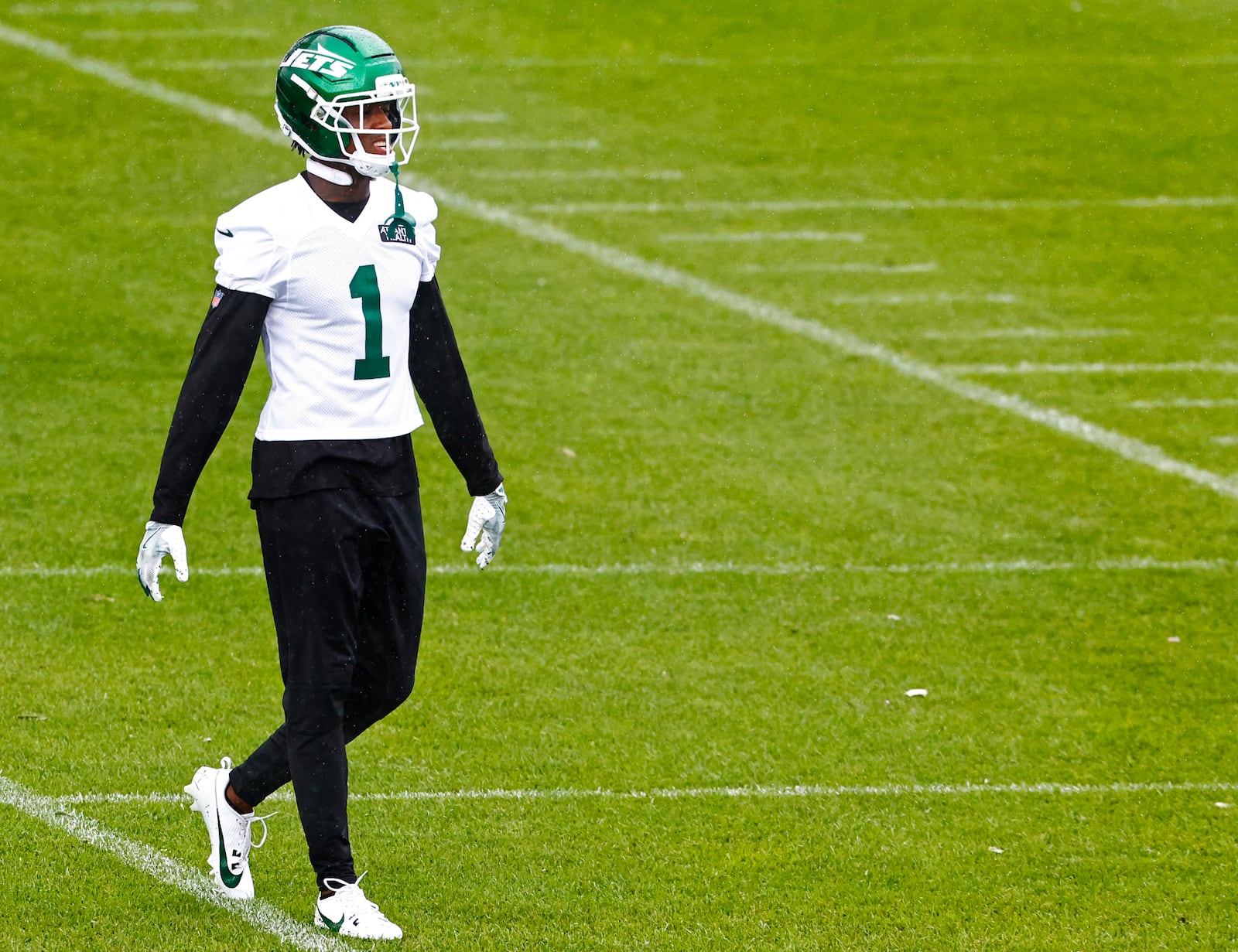 New York Jets cornerback Sauce Gardner (1) looks on during NFL football practice, Wednesday, May 21, 2025, in Florham Park, N.J. (AP Photo/Noah K. Murray)