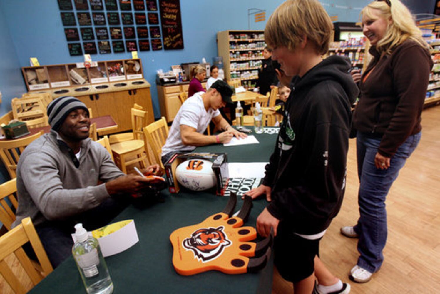 Bengals sign autographs for charity