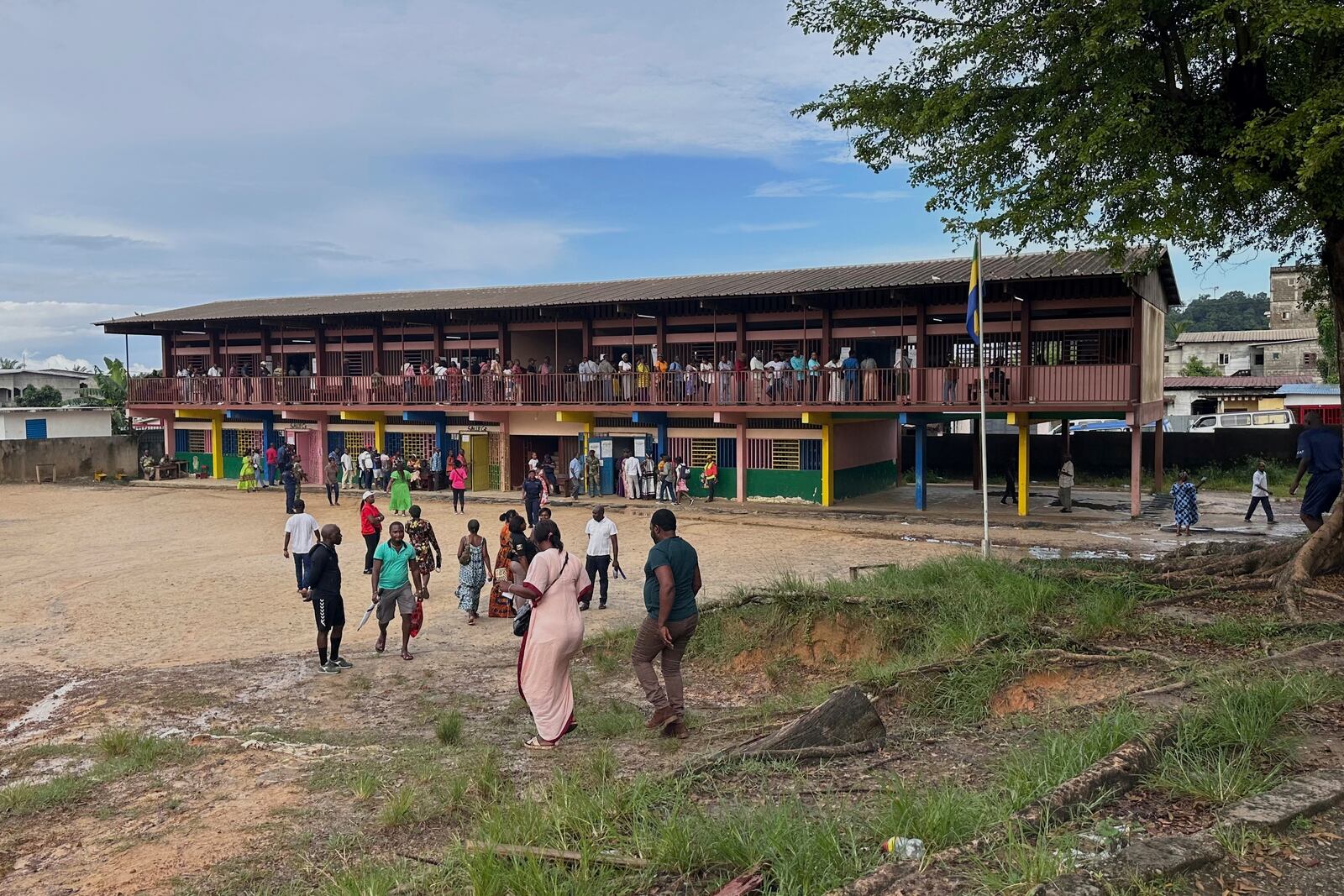 Voters queue to cast their votes for the presidential elections outside a polling station, in Liberville, Gabon, Saturday, April 12, 2025. (AP Photo/Betines Makosso)