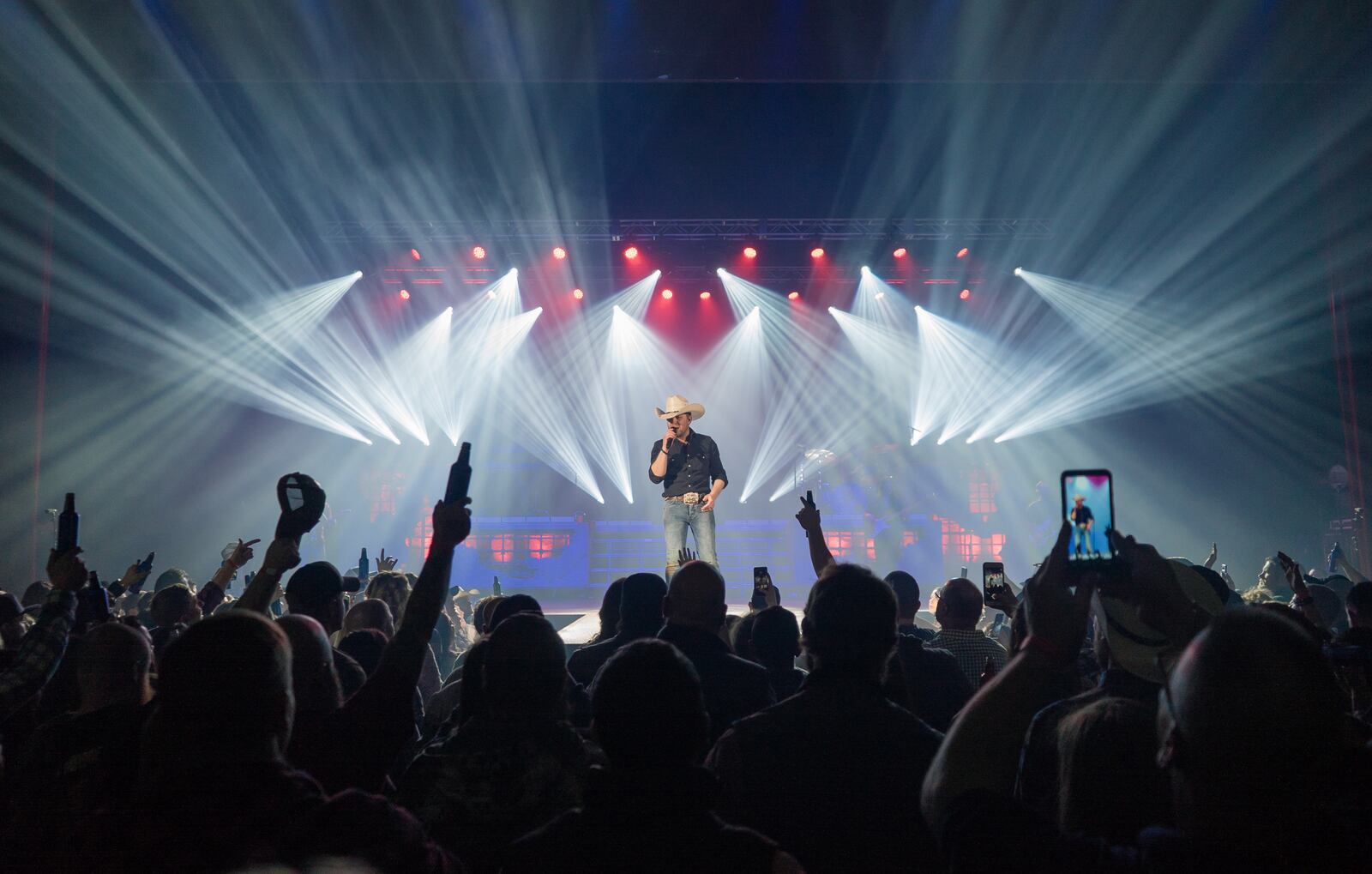 Chart-topping country artist Justin Moore, headlining the K99.1-FM Birthday Bash at Fraze Pavilion in Kettering on Friday, July 15, started a new side hustle in late 2021 as sports talk radio host on “Morning Mayhem” on 103.7 The Buzz.
