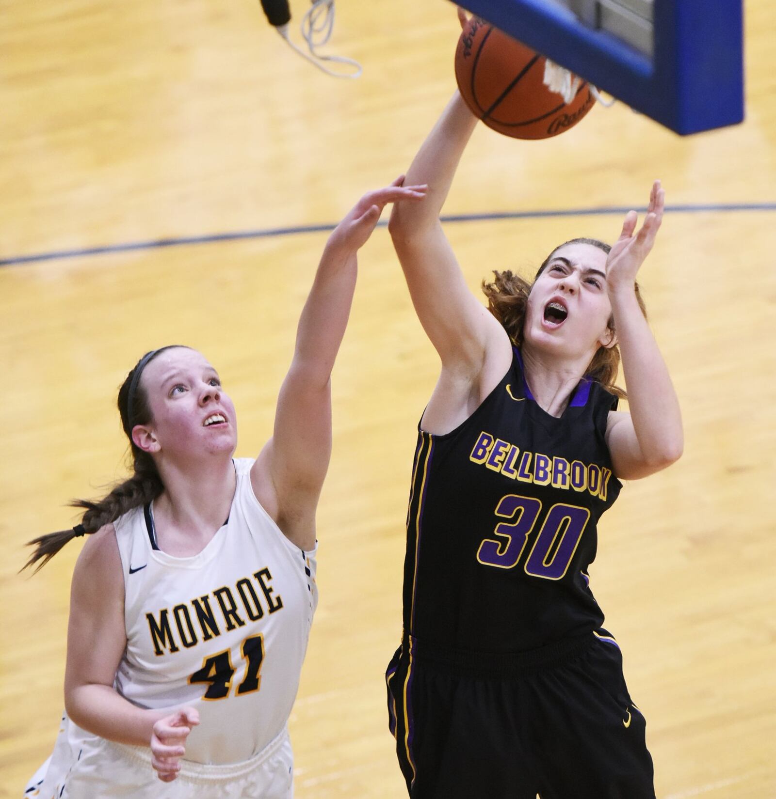 Bellbrook’s Kayla Paul drives to the hoop while being defended by Monroe’s Katie Sloneker during their game Thursday night at Monroe. NICK GRAHAM/STAFF