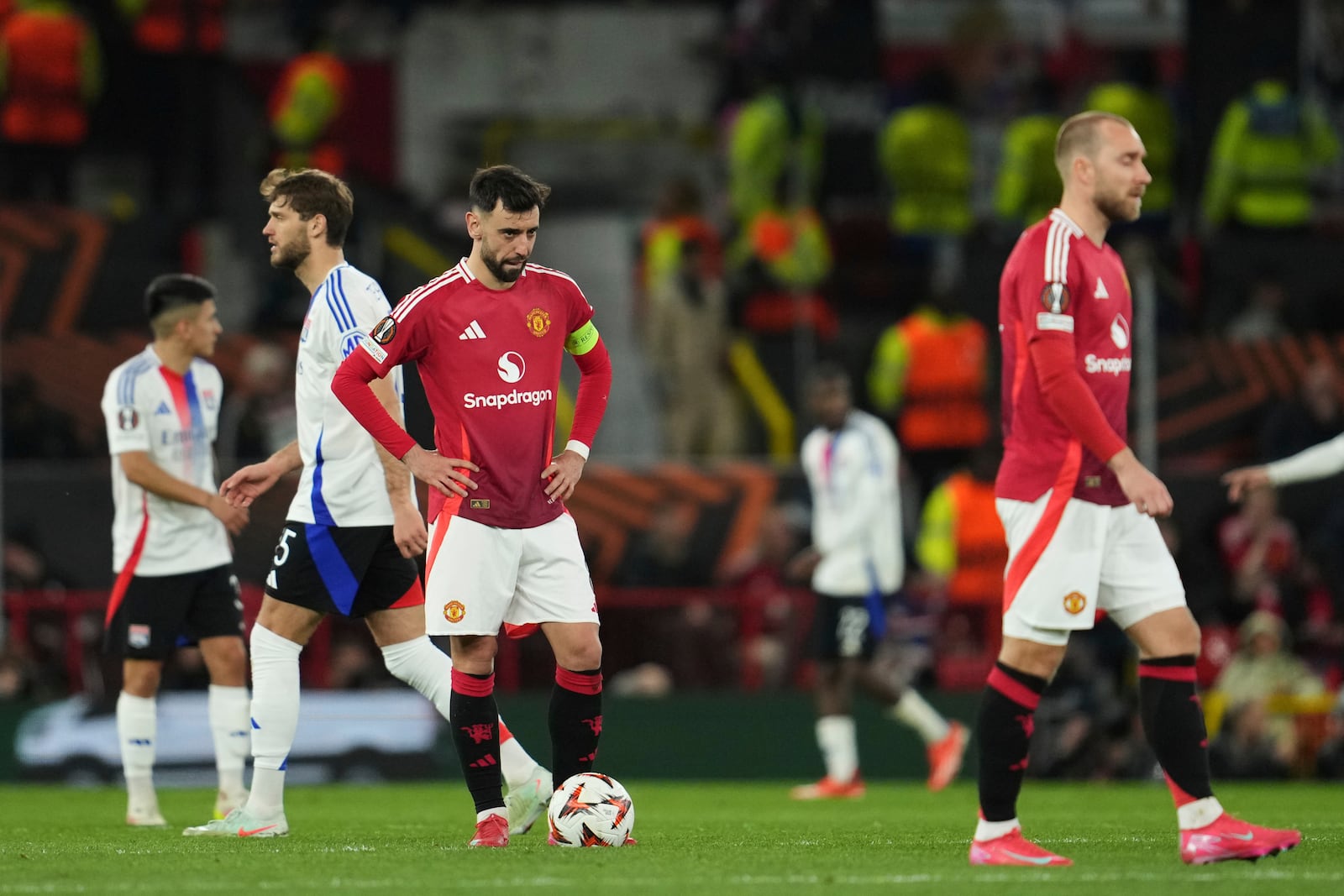 Manchester United’s Bruno Fernandes reacts after Lyon's Alexandre Lacazette scored during the Europa League quarter final second leg soccer match between Manchester United and Olympique Lyon in Manchester, Britain, Thursday, April 17, 2025. (AP Photo/Jon Super)