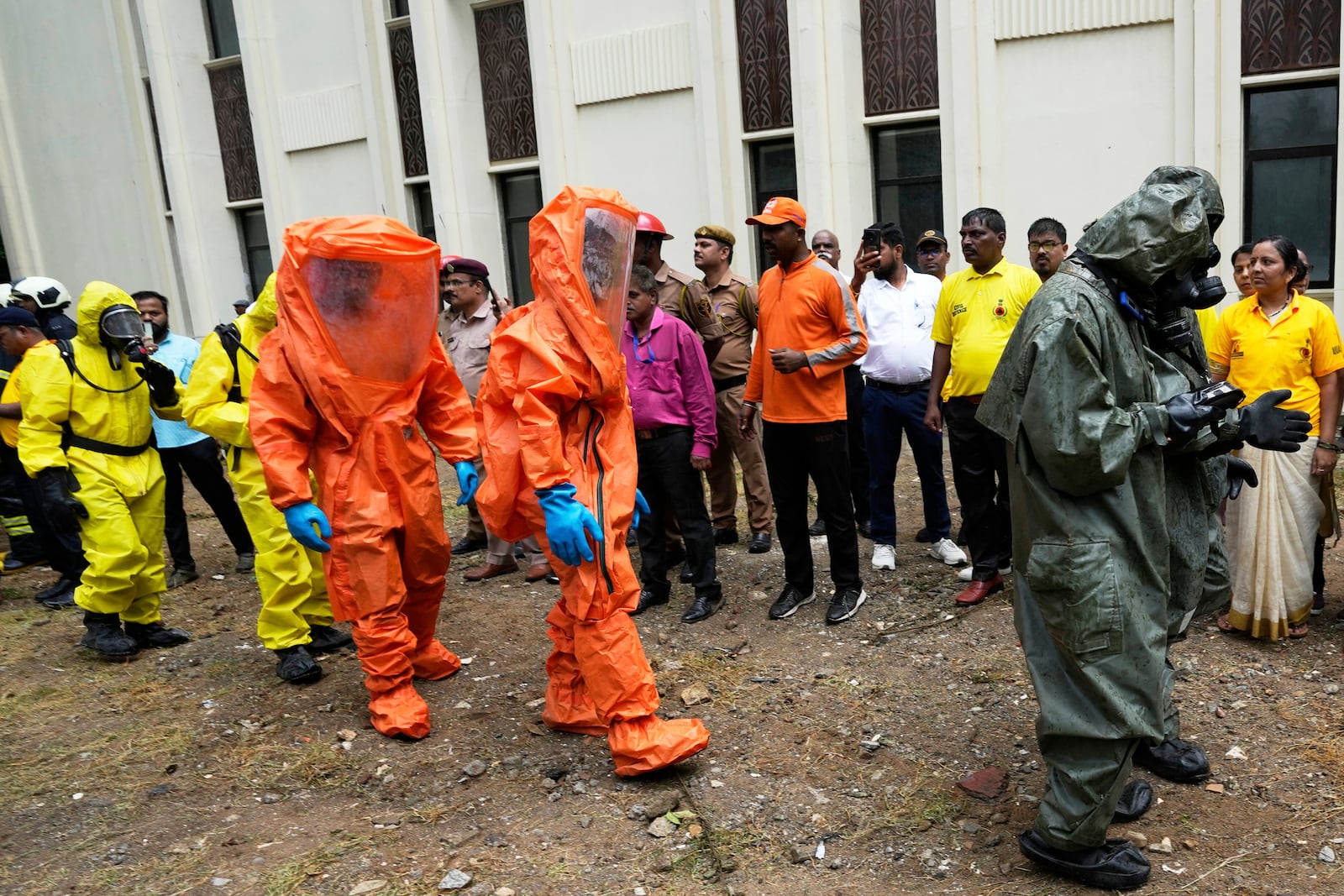 Civil Defense Services, National Disaster Response Force NDRF and Mumbai Fire Brigade workers take part in a mock drill in Mumbai, India, Wednesday, May 7, 2025, amid rising fears of wider conflict following India's strikes in Pakistan. (AP Photo/Rajanish Kakade)