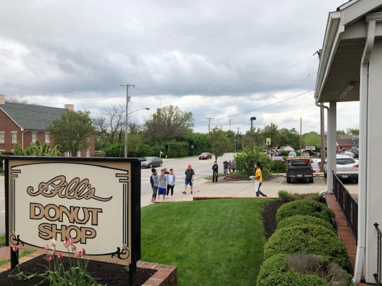 PHOTOS: Bill’s Donut Shop reopens, and here’s how people reacted