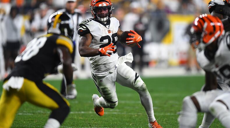 PITTSBURGH, PA - SEPTEMBER 30: Joe Mixon #28 of the Cincinnati Bengals carries the ball during the third quarter against the Pittsburgh Steelers at Heinz Field on September 30, 2019 in Pittsburgh, Pennsylvania. (Photo by Joe Sargent/Getty Images)