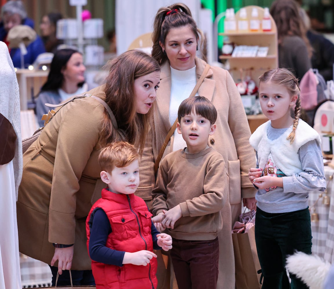 DDN 121125 Holly Days Dayton Arcade