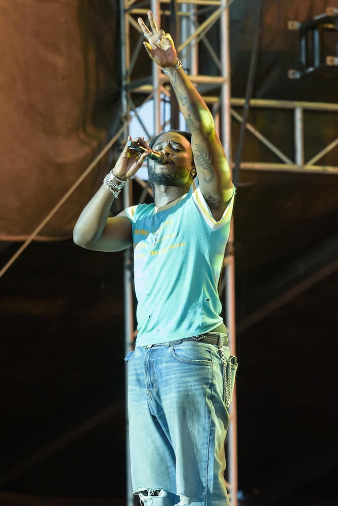 PHOTOS: Carrie Underwood & Shaboozey at the 2025 Voices of America Country Music Fest