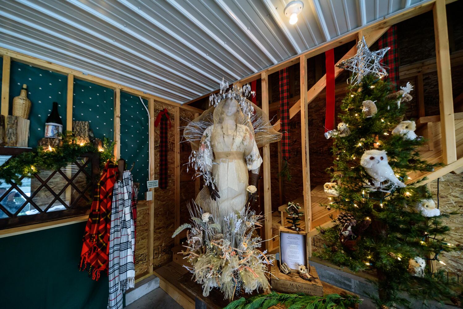 PHOTOS: A Dickens of a Christmas St. Anne’s Hill Holiday Home Tour