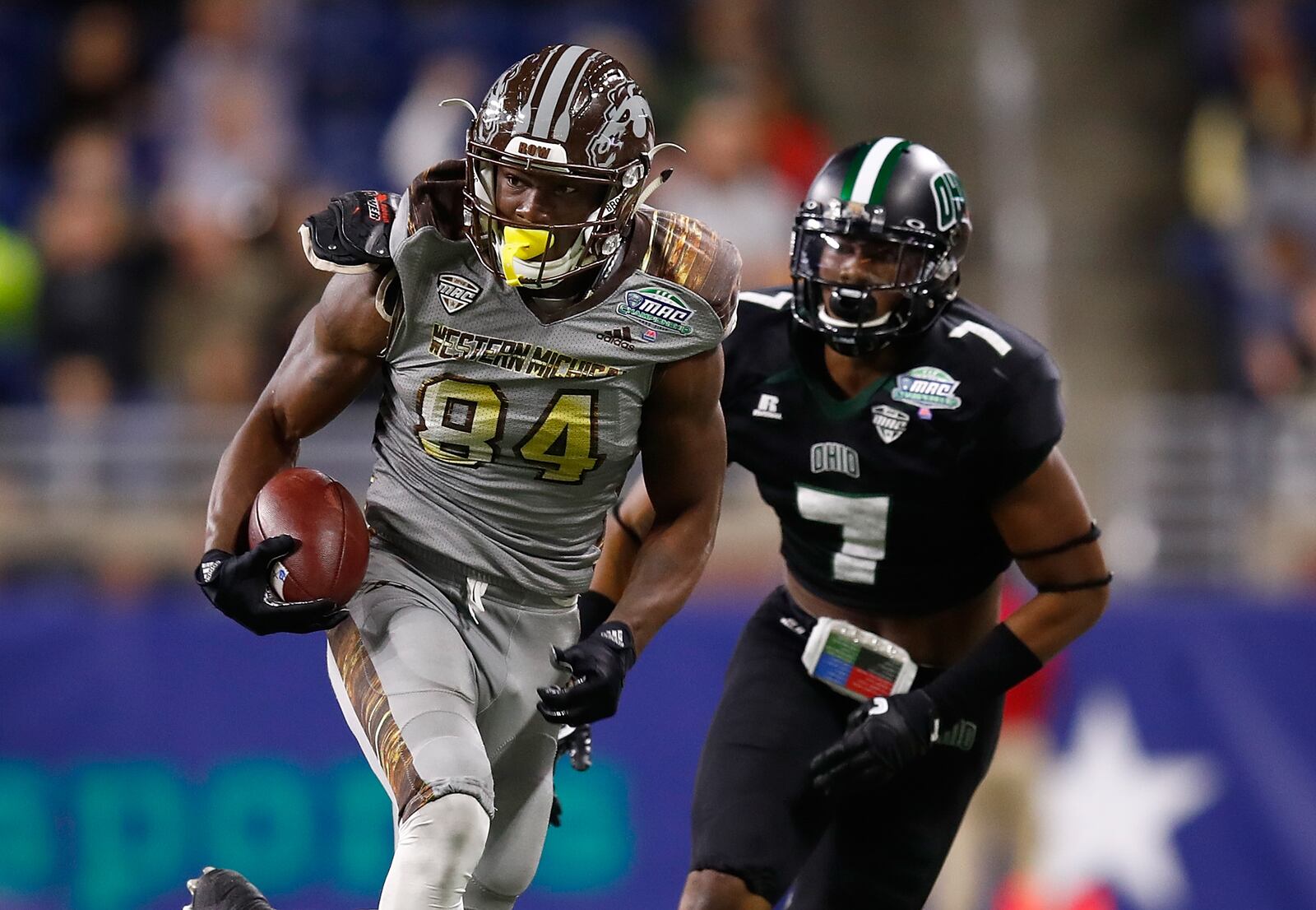 DETROIT, MI - DECEMBER 02: Corey Davis #84 of the Western Michigan Broncos outruns the tackle of Javon Hagan #7 of the Ohio Bobcats after a first half catch during the MAC Championship on December 2, 2016 at Ford Field in Detroit, Michigan. (Photo by Gregory Shamus/Getty Images)