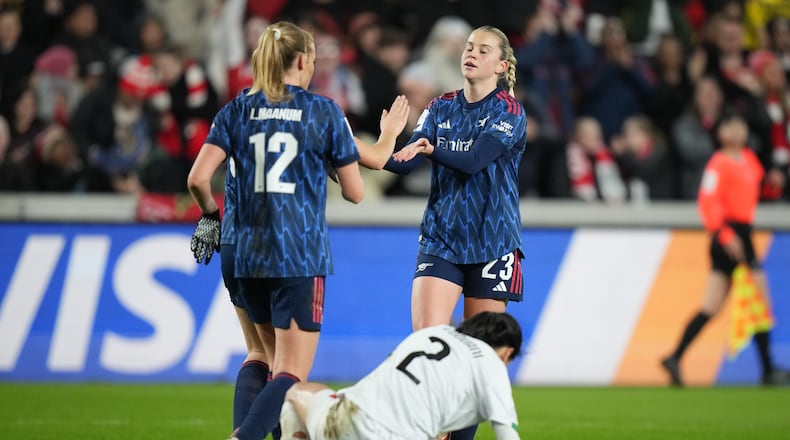 Arsenal's Alessia Russo, right, celebrates after scoring her side's fifth goal during the Women's Champions Cup semifinal soccer match between Arsenal and Asfar in London, Wednesday, Jan. 28, 2026. (AP Photo/Alastair Grant)