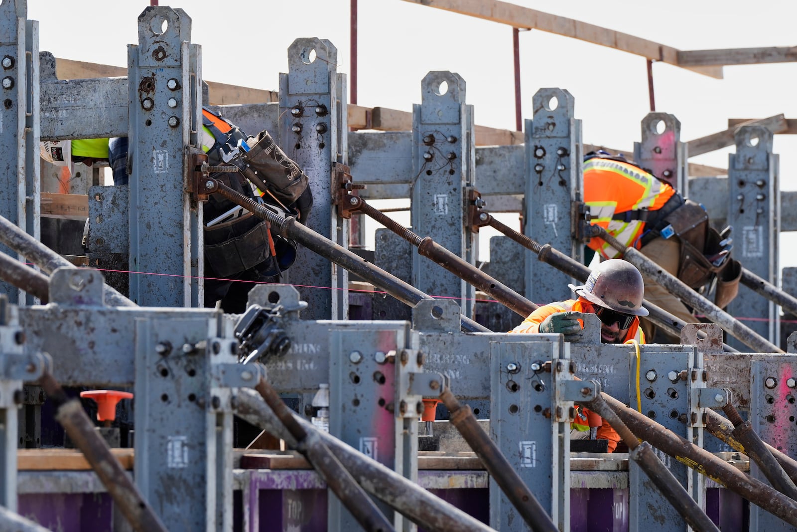 Carpenters with the California High-Speed Rail Authority work on a parapet and derailment wall at the Hanford Viaduct construction site, Tuesday, April 15, 2025, in Kings County, Calif. (AP Photo/Godofredo A. Vásquez)