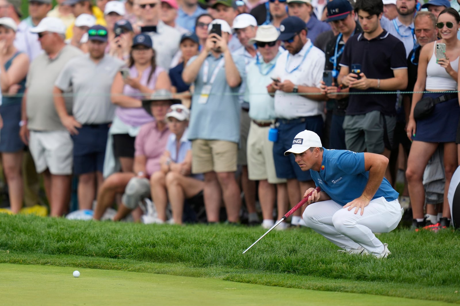 Viktor Hovland, of Norway, lines up a putt on the second hole during the third round of the U.S. Open golf tournament at Oakmont Country Club Saturday, June 14, 2025, in Oakmont, Pa. (AP Photo/Seth Wenig)