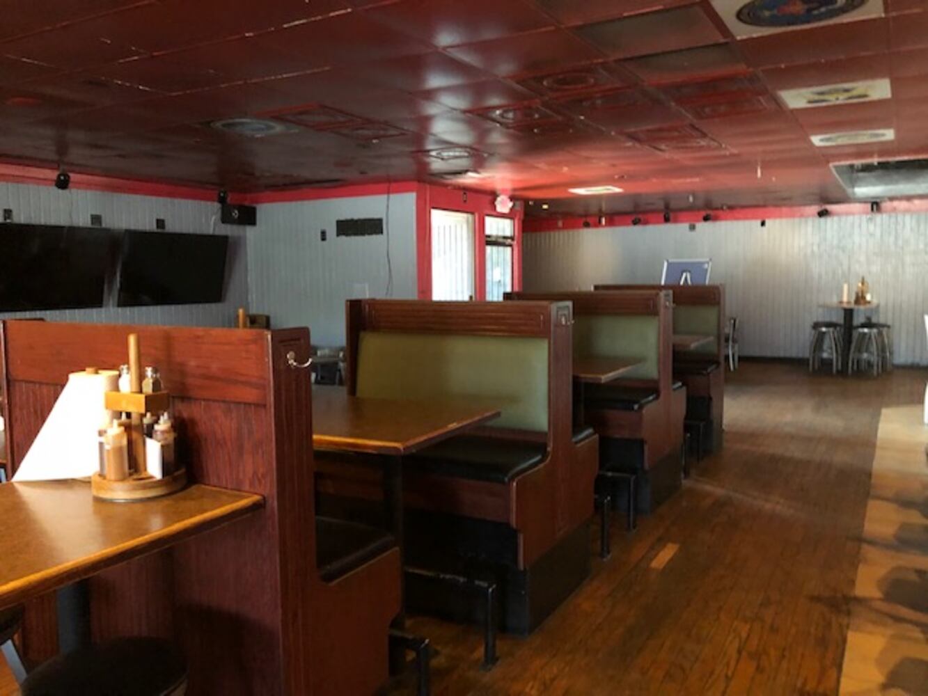 PHOTOS: Sneak peek inside the newly relocated Crossroads BBQ in former Cadillac Jack’s space