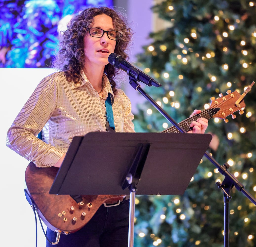 DDN 121125 Holly Days Dayton Arcade