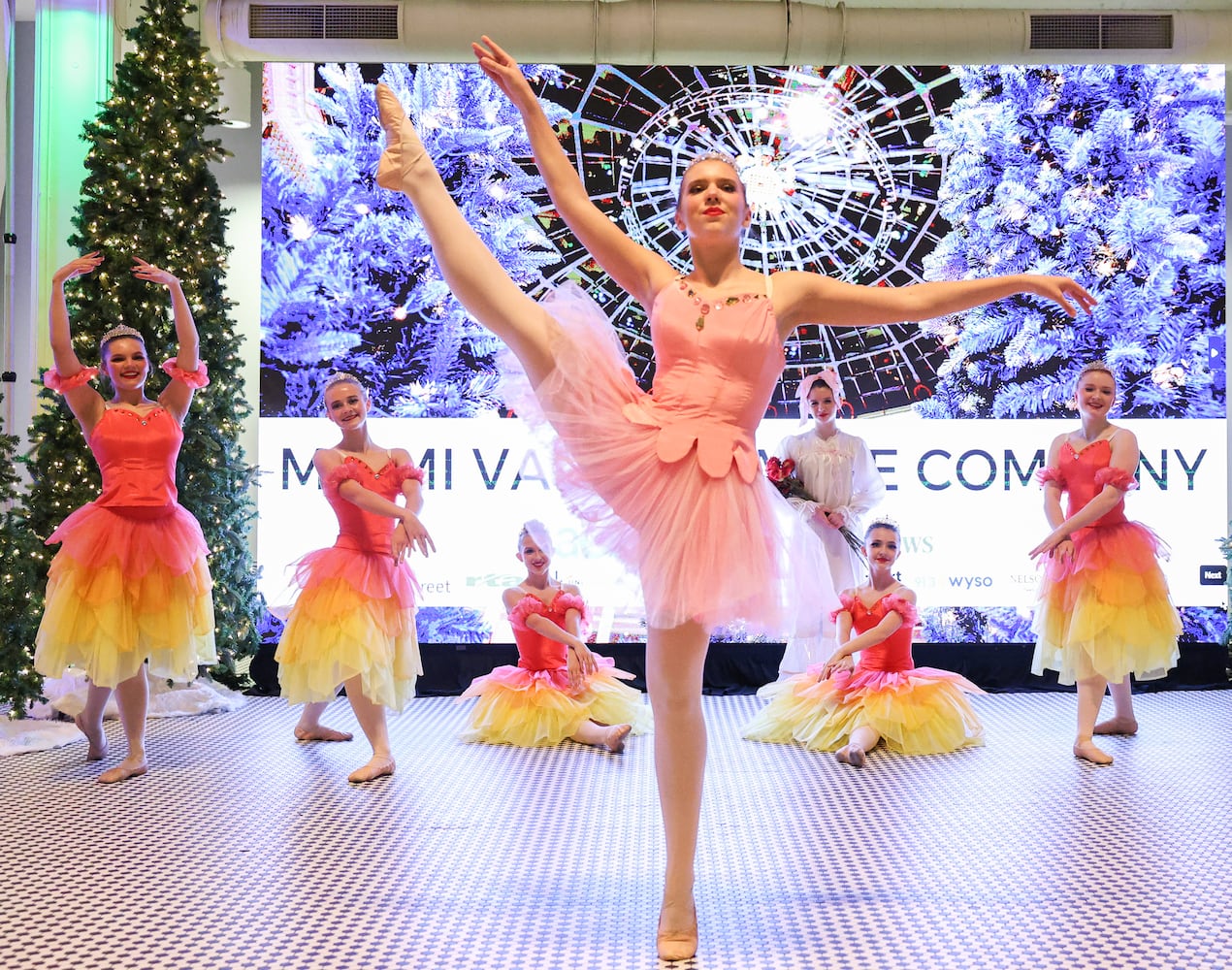 DDN 121125 Holly Days Dayton Arcade