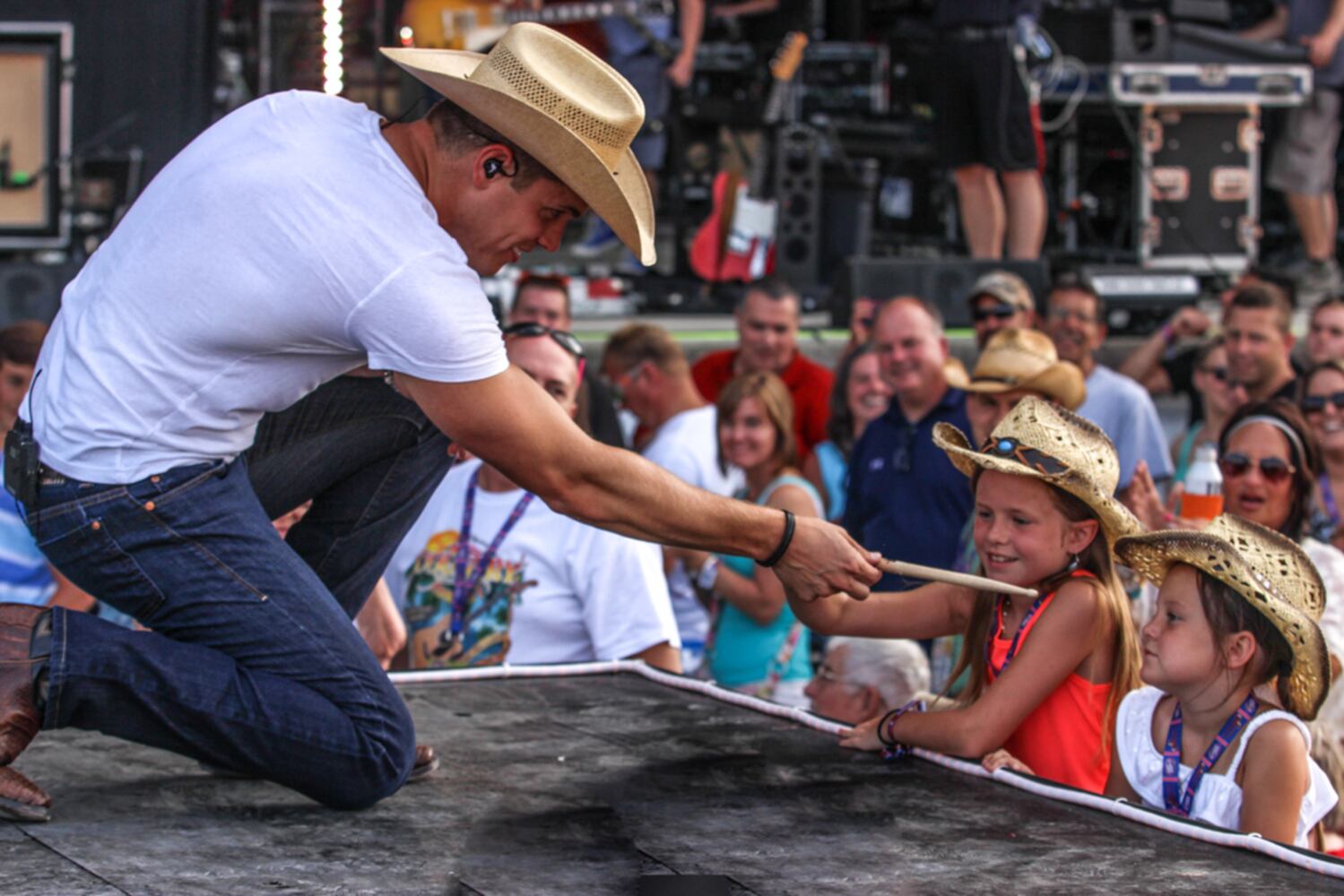 Dustin Lynch at Country Concert '14