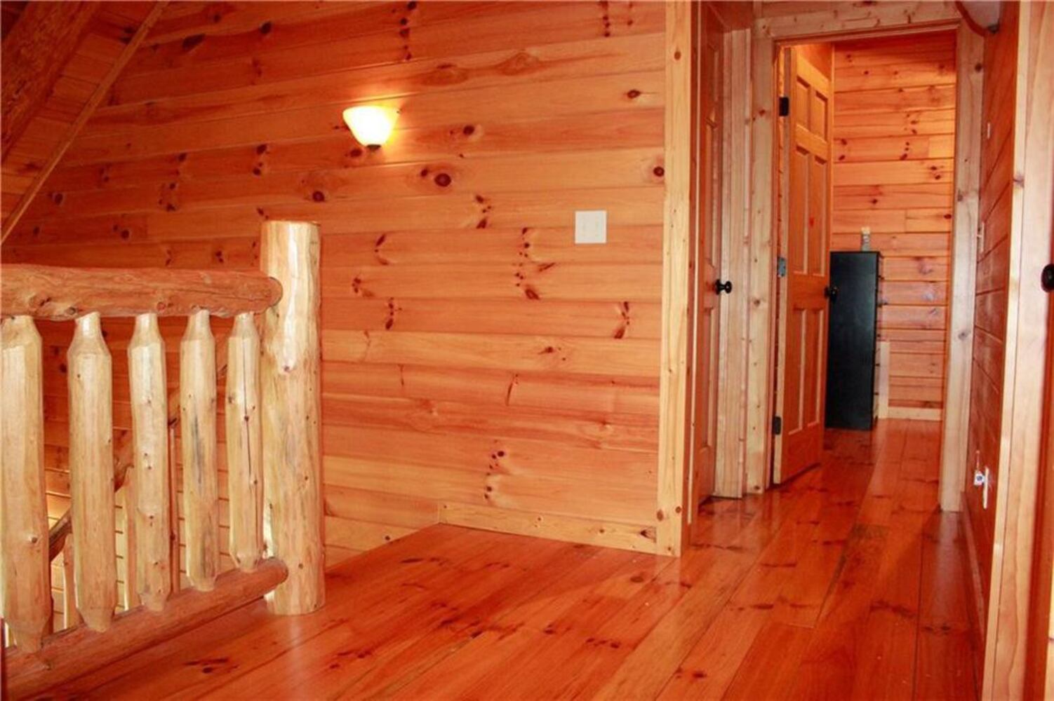 PHOTOS: Cabin home on 45.7 acres on market in Urbana
