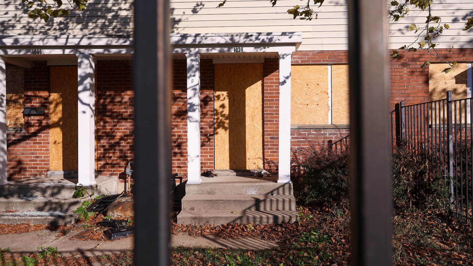 The Bancroft Apartments in West Dayton are now vacant and boarded up. The Section 8 apartment complex lost its contract with the U.S. Department of Housing and Urban Development due to problematic health and safety conditions. BRYANT BILLING/STAFF