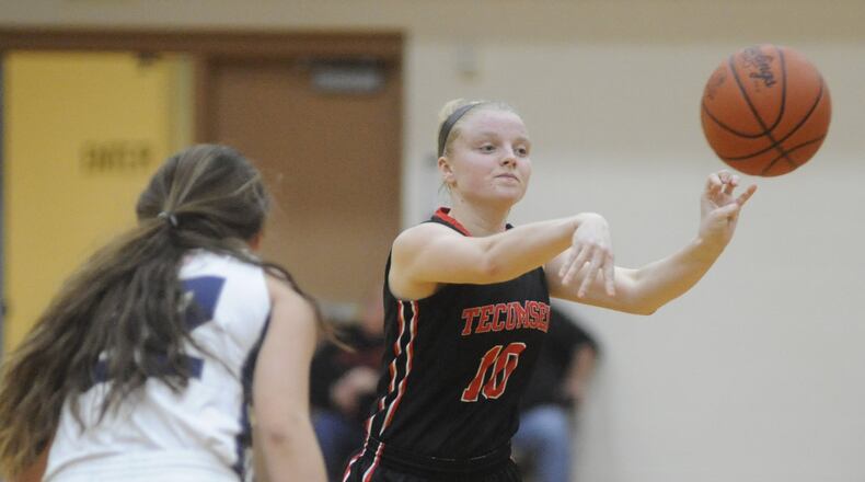 Tecumseh’s Allison Berner helped the Arrows defeat Fairmont 54-45 in a girls high school basketball D-I sectional semifinal at Vandalia-Butler last season. MARC PENDLETON / STAFF