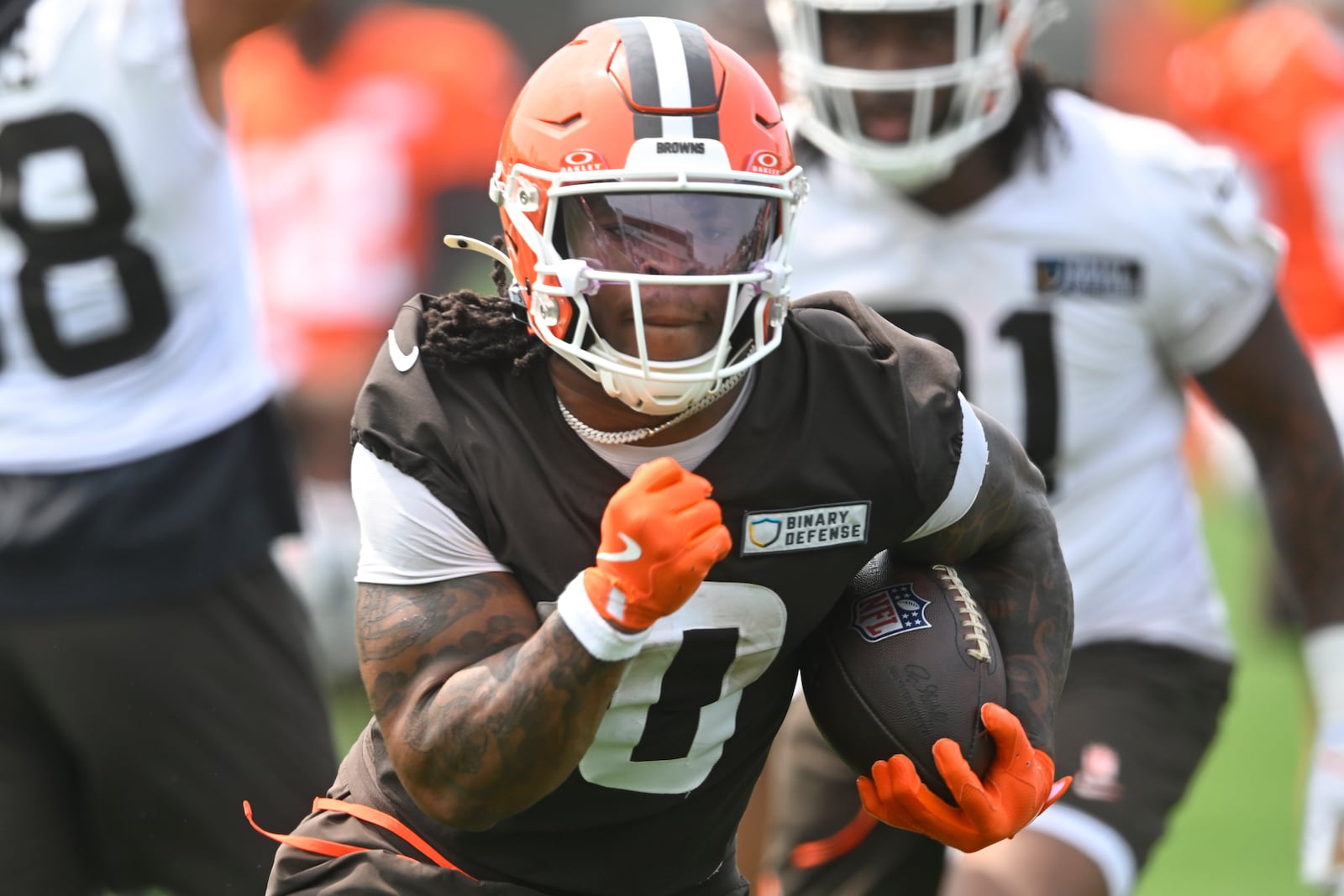 FILE - Cleveland Browns running back Quinshon Judkins (10) runs with the ball during NFL football minicamp in Berea, Ohio, June 12, 2025. (AP Photo/David Richard, file)