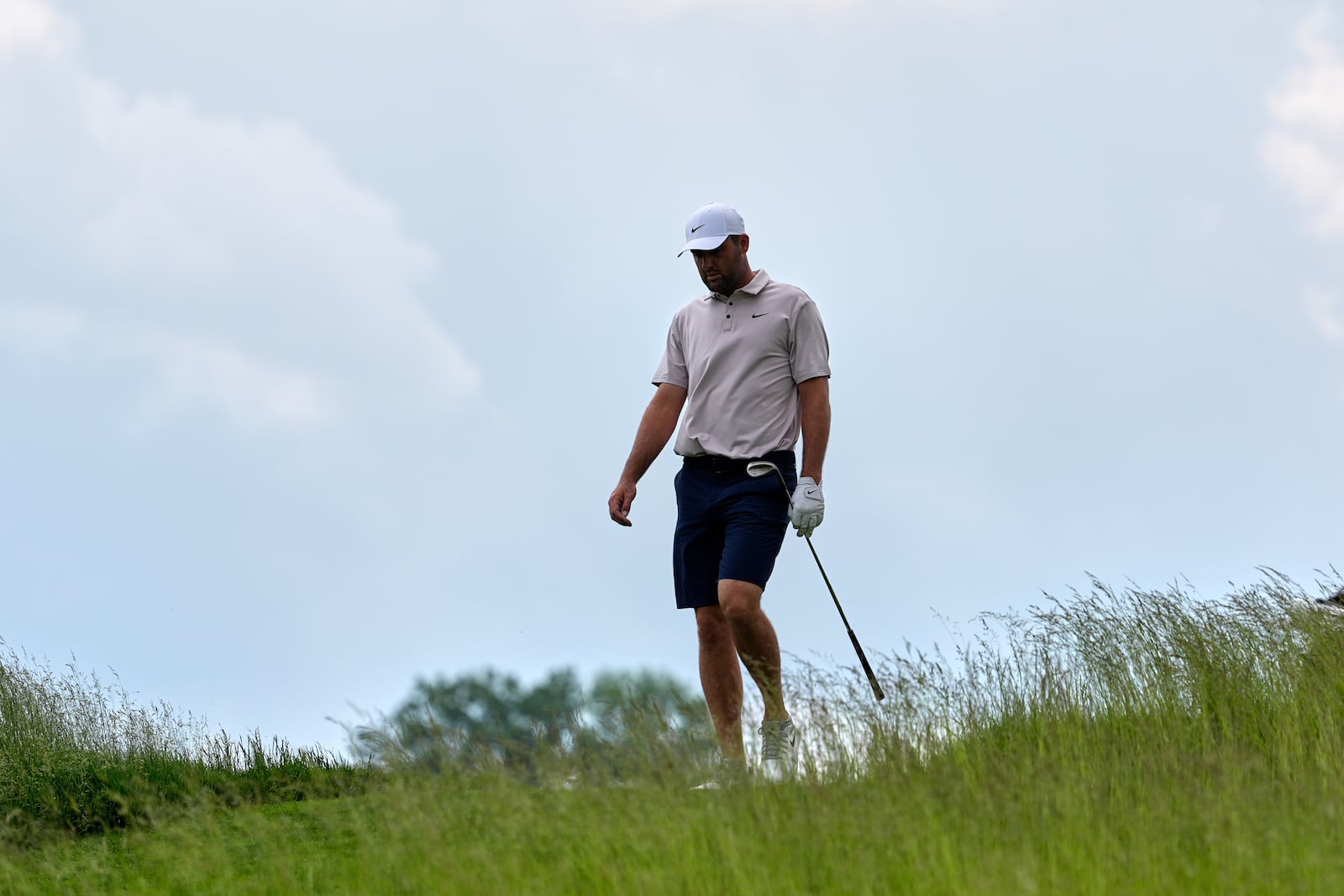 Scottie Scheffler walks down the sixth fairway during a practice round ahead of the U.S. Open golf tournament at Oakmont Country Club Tuesday, June 10, 2025, in Oakmont, Pa. (AP Photo/Seth Wenig)