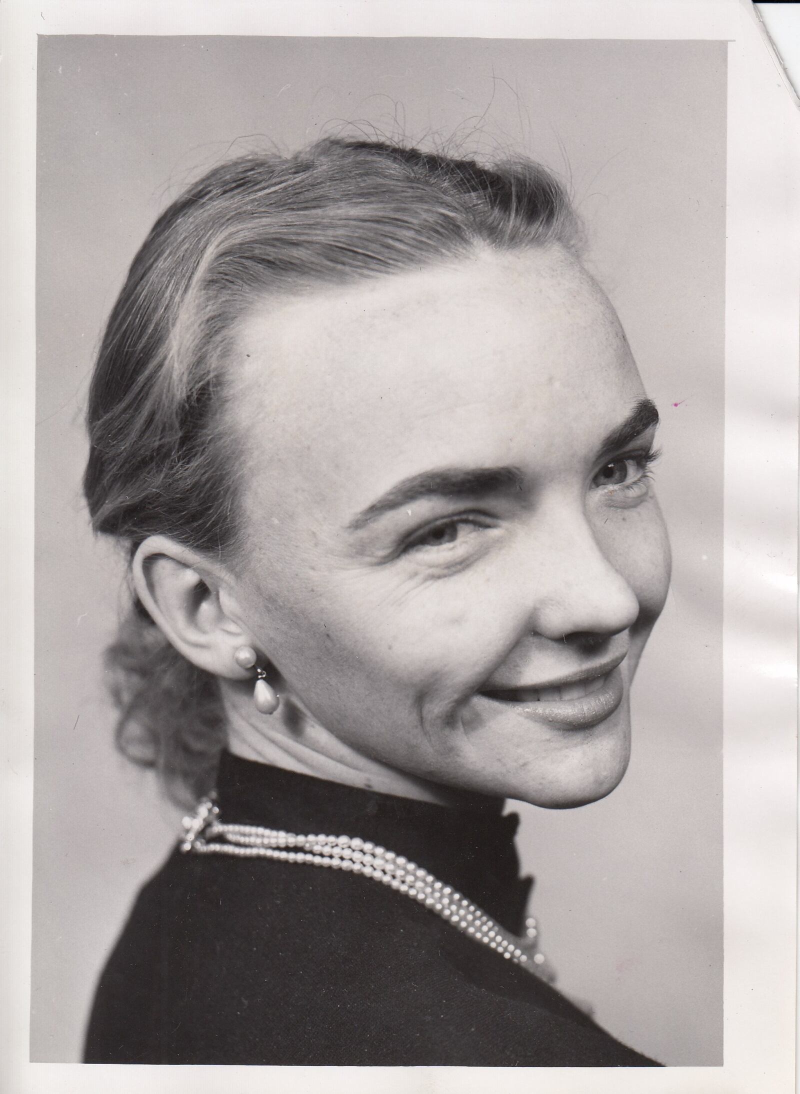 Dixie Lee (Belt) Hinders, who died at age 88 on April 29, 2017, was a trapeze artist in the circus, a professional synchronized swimmer and served as one of the first female police officers in Dayton. CONTRIBUTED