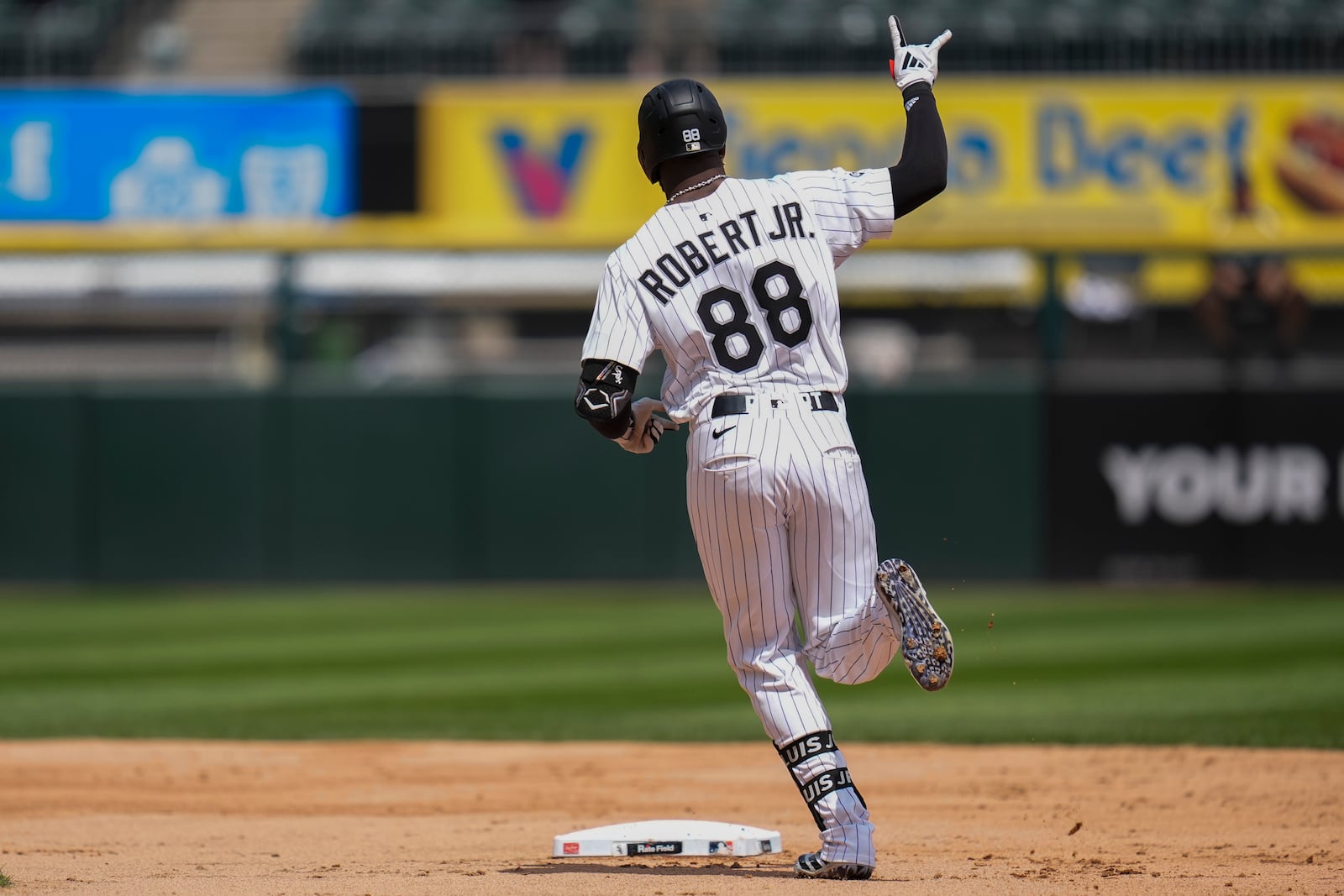 Chicago White Sox's Luis Robert Jr. (88) runs the bases after hitting a two-run home run during the second inning of the first baseball game of a doubleheader against the Cleveland Guardians, Friday, July 11, 2025, in Chicago. (AP Photo/Erin Hooley)