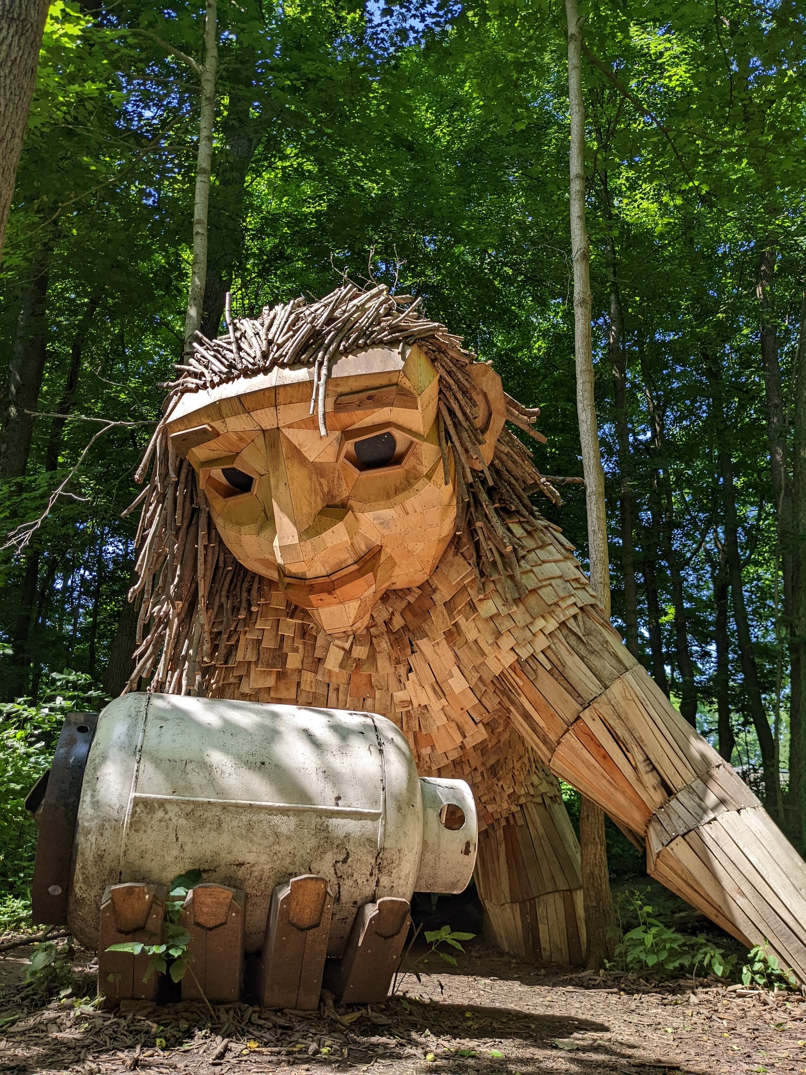 Friends of Aullwood can enjoy unlimited visits to the "The Troll That Hatched an Egg" exhibition by Thomas Dambo. Photo: Aullwood Audubon / Ken Fasimpaur