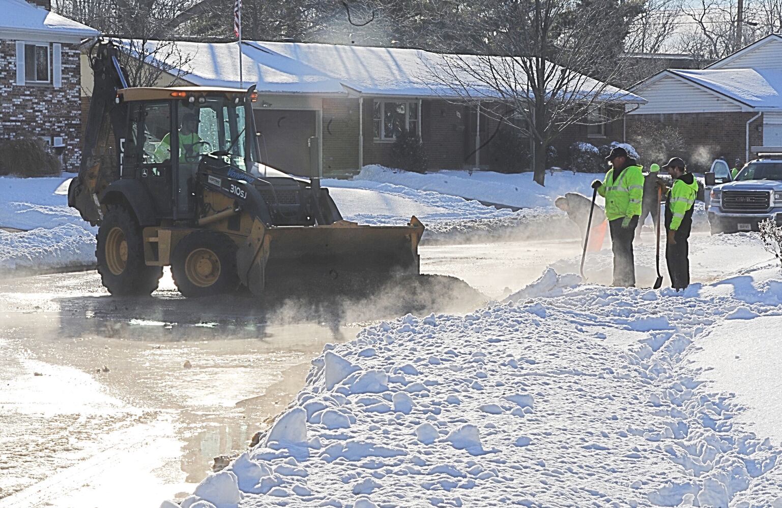 Hydrant damaged in Vandalia crash