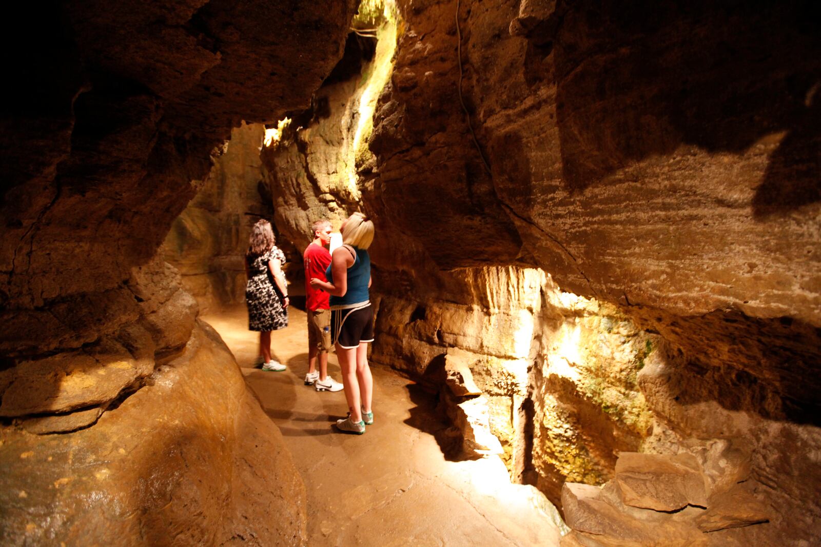 Patrons walk through the Olentangy Indian Caverns. ( Columbus Dispatch photo by Jeff Hinckley)