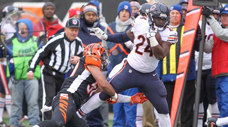CINCINNATI, OH - DECEMBER 10: Jordan Howard #24 of the Chicago Bears breaks a tackle from Jordan Evans #50 of the Cincinnati Bengals during the first half at Paul Brown Stadium on December 10, 2017 in Cincinnati, Ohio. (Photo by John Grieshop/Getty Images)