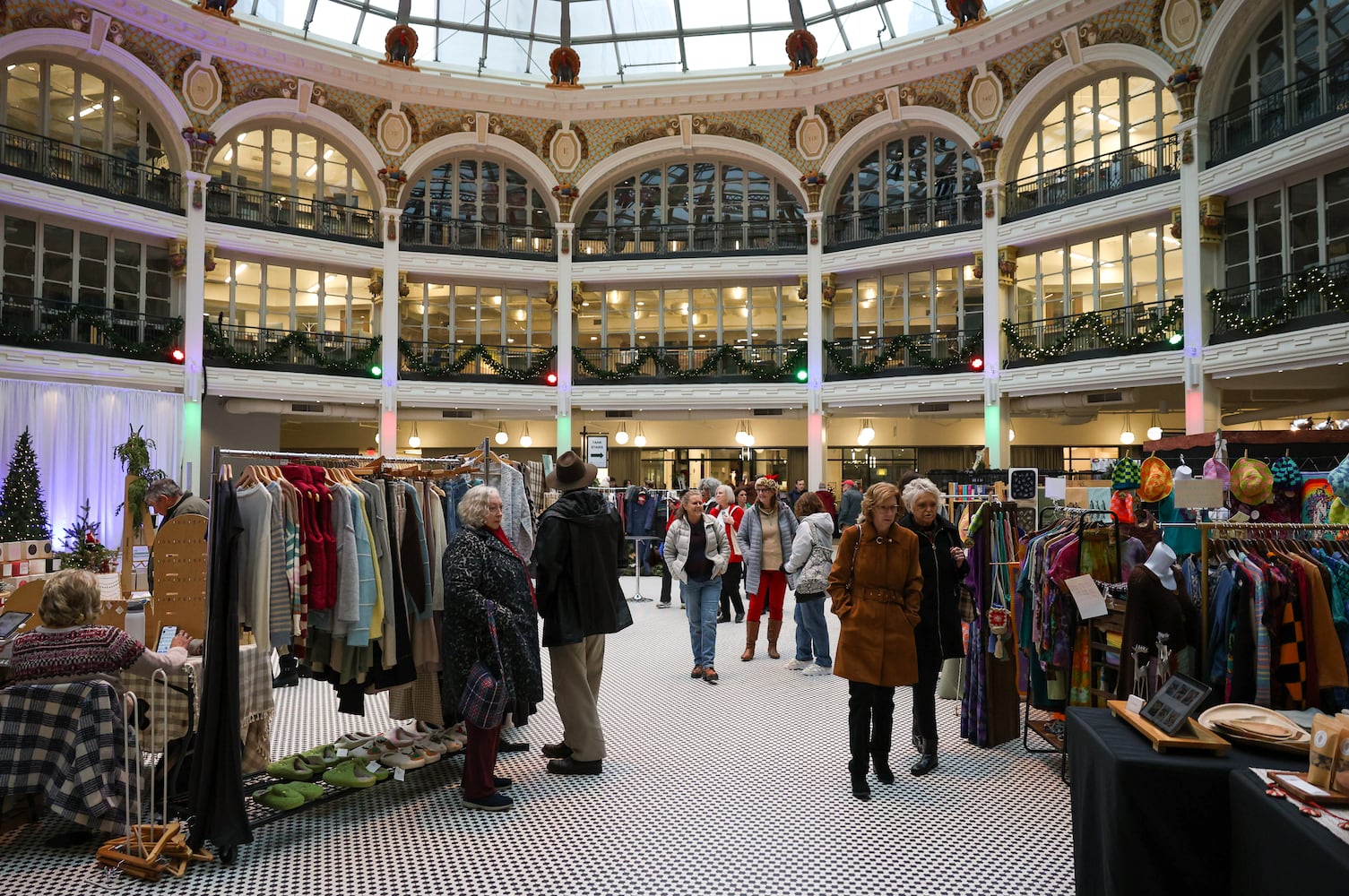 DDN 121125 Holly Days Dayton Arcade