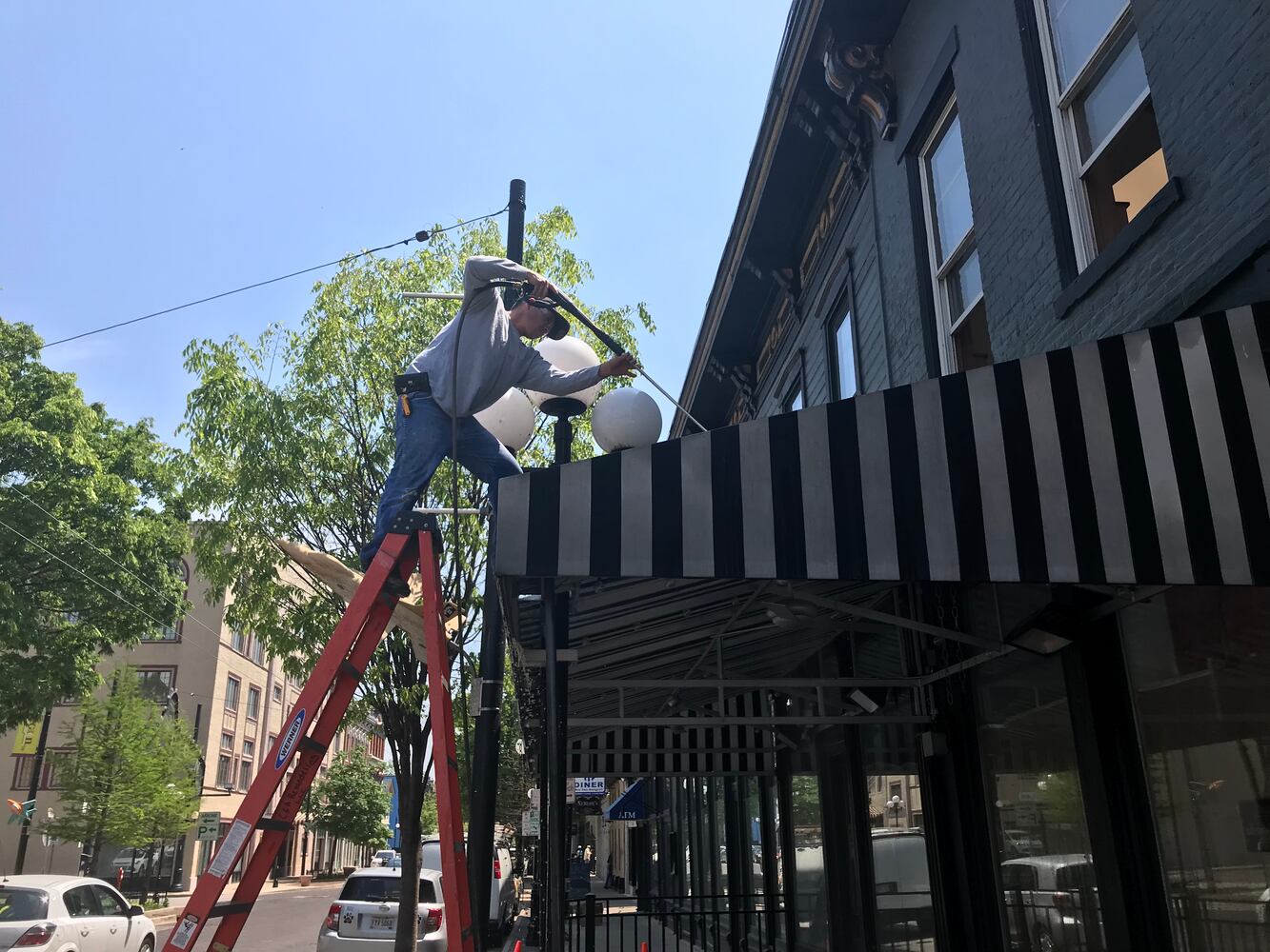 Restaurant owner: “We are doing these events to survive”