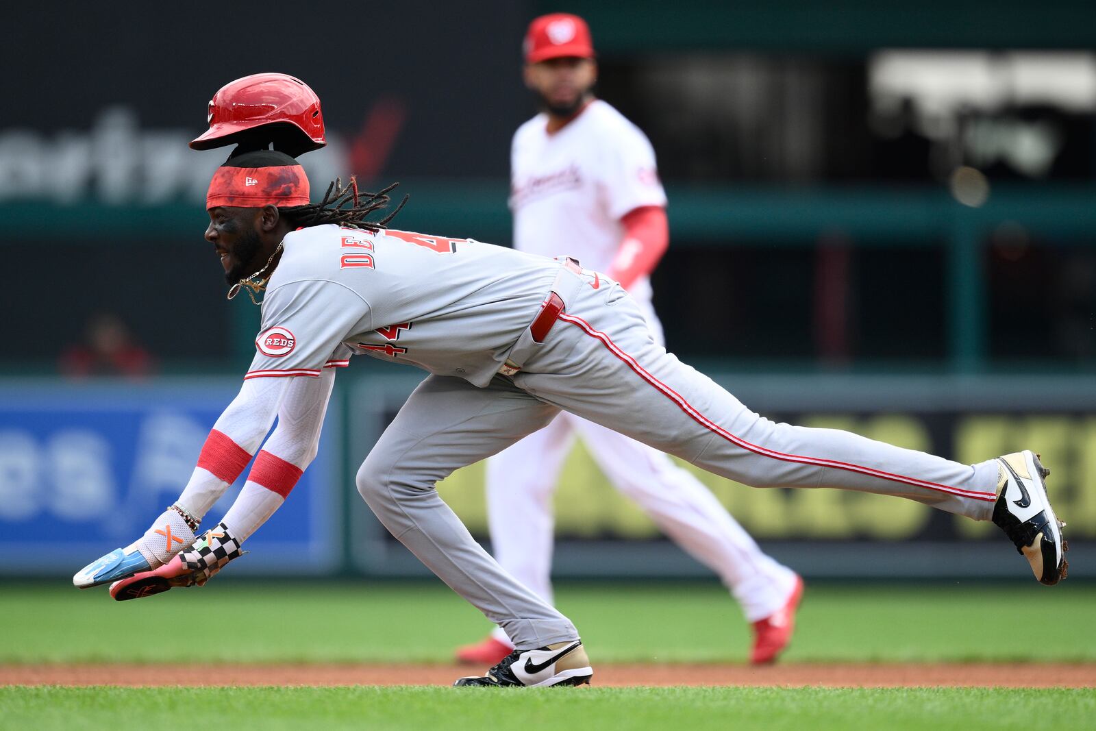 Cincinnati Reds' Elly De La Cruz starts his slide as he steals second base during the fourth inning of a baseball game against the Washington Nationals, Wednesday, July 23, 2025, in Washington. (AP Photo/Nick Wass)